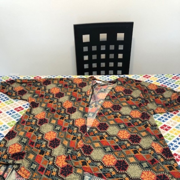 LuLaRoe Lindsay Size S - Picture 1 of 4